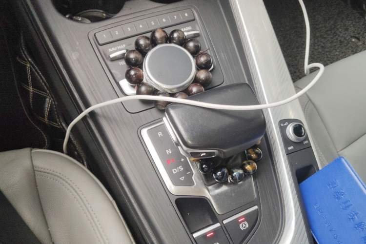 Used Audi A4L 2017 40 TFSI Fashion Model Gear Lever