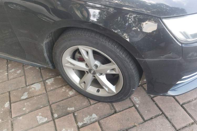 Used Audi A4L 2017 40 TFSI Fashion Model Right Front Wheel Hub