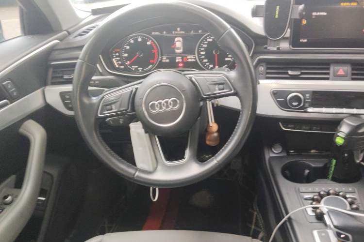 Used Audi A4L 2017 40 TFSI Fashion Model Steering Wheel