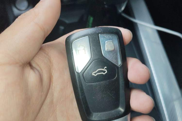 Used Audi A4L 2017 40 TFSI Fashion Model Vehicle Key