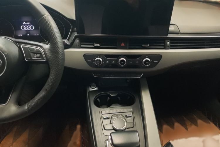 Used Audi A4L 2017 Plus 40 TFSI Ambition Model Audio And AC Panel