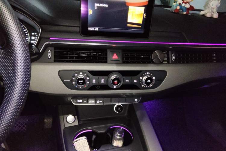Used Audi A4L 2017 Plus 40 TFSI Ambition Model Audio And AC Panel