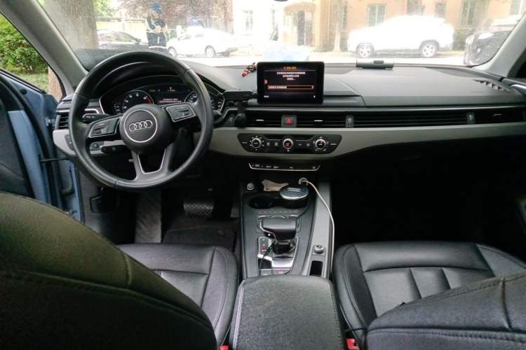Used Audi A4L 2017 Plus 40 TFSI Ambition Model Center Console
