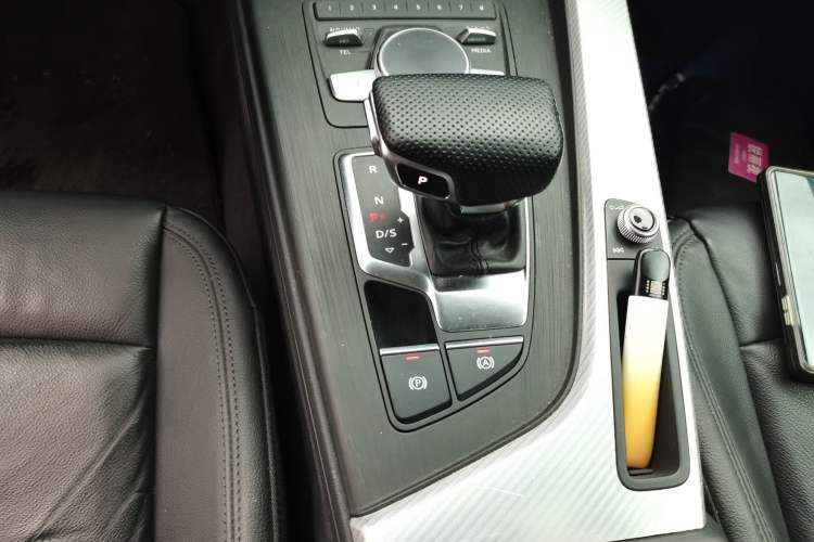 Used Audi A4L 2017 40 TFSI Fashion Model Gear Lever