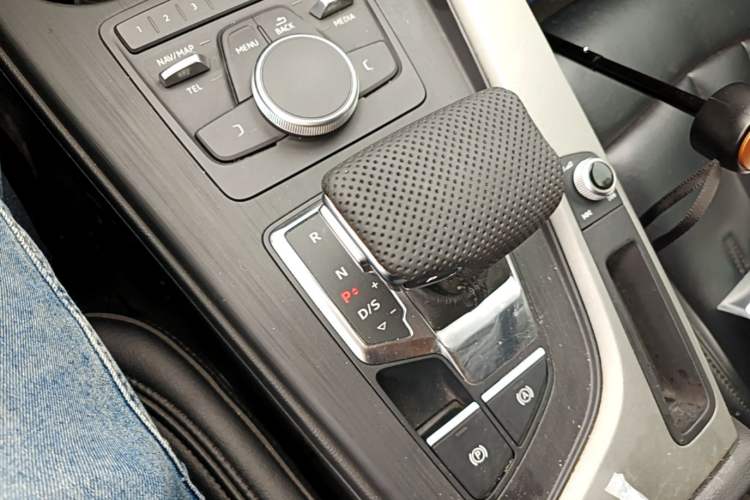Used Audi A4L 2017 Plus 40 TFSI Ambition Model Gear Lever