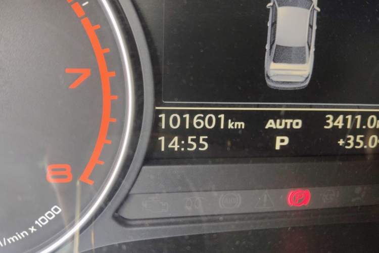 Used Audi A4L 2017 Plus 40 TFSI Ambition Model Odometer Close Up
