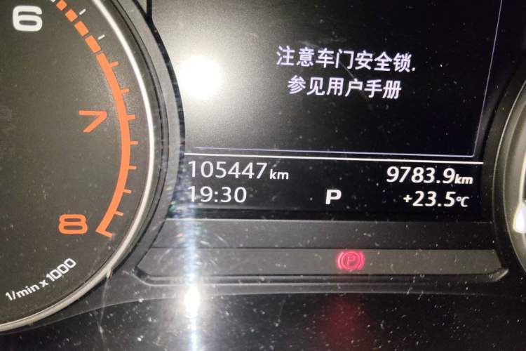 Used Audi A4L 2017 Plus 40 TFSI Ambition Model Odometer Close Up