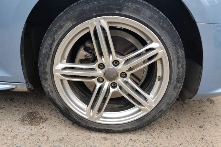 Used Audi A4L 2017 40 TFSI Fashion Model Right Front Wheel Hub