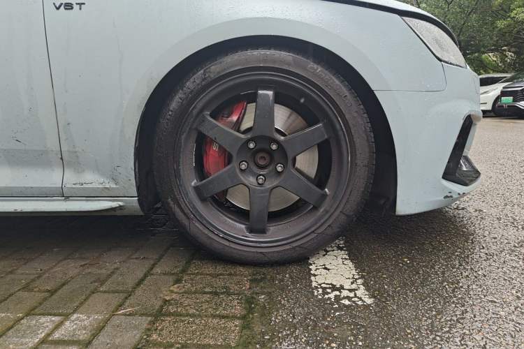 Used Audi A4L 2017 Plus 40 TFSI Sport Model Right Front Wheel Hub