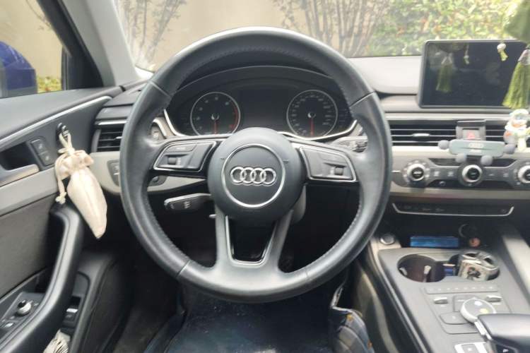 Used Audi A4L 2017 Plus 40 TFSI Ambition Model Steering Wheel