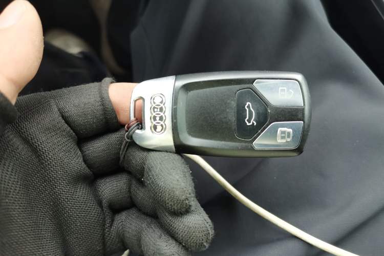 Used Audi A4L 2017 40 TFSI Fashion Model Vehicle Key