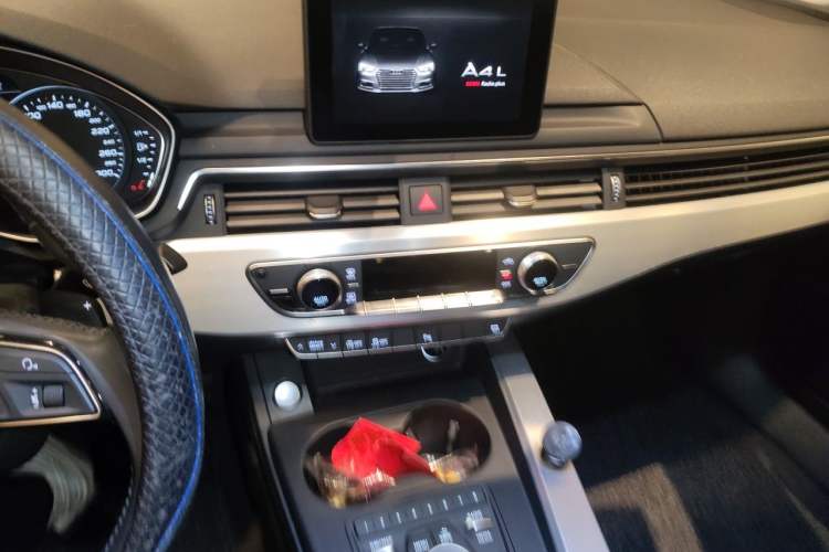 Used Audi A4L 2017 Plus 40 TFSI Fashion Model Audio And AC Panel