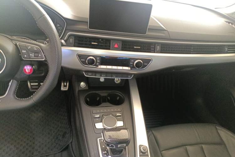 Used Audi A4L 2017 Plus 40 TFSI Fashion Model Audio And AC Panel