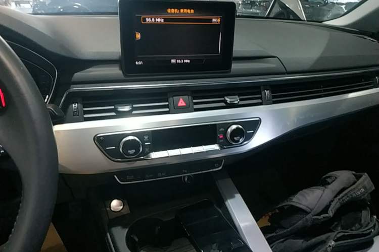 Used Audi A4L 2017 40 TFSI Style Edition Audio And AC Panel