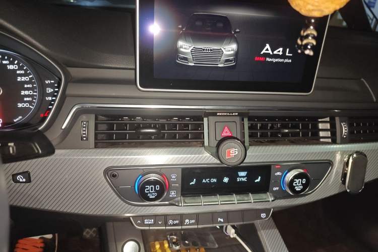 Used Audi A4L 2017 40 TFSI Fashion Model Audio And AC Panel