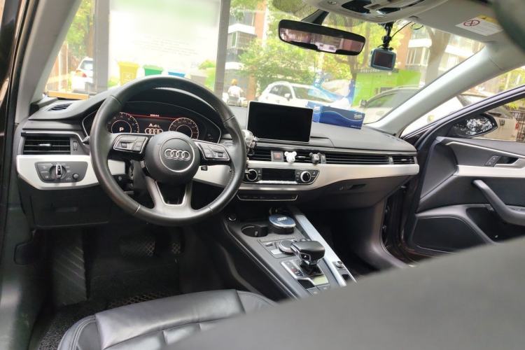 Used Audi A4L 2017 40 TFSI Sport Edition Center Console