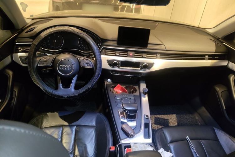 Used Audi A4L 2017 Plus 40 TFSI Fashion Model Center Console