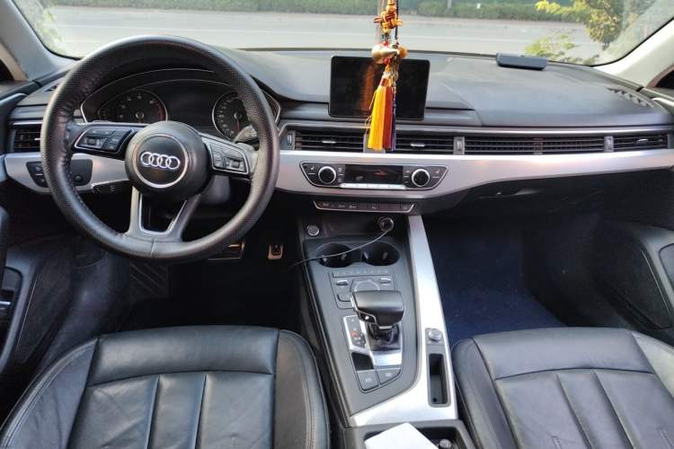 Used Audi A4L 2017 40 TFSI Fashion Model Center Console