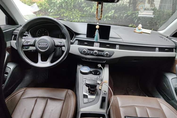 Used Audi A4L 2017 40 TFSI Ambition Edition Center Console