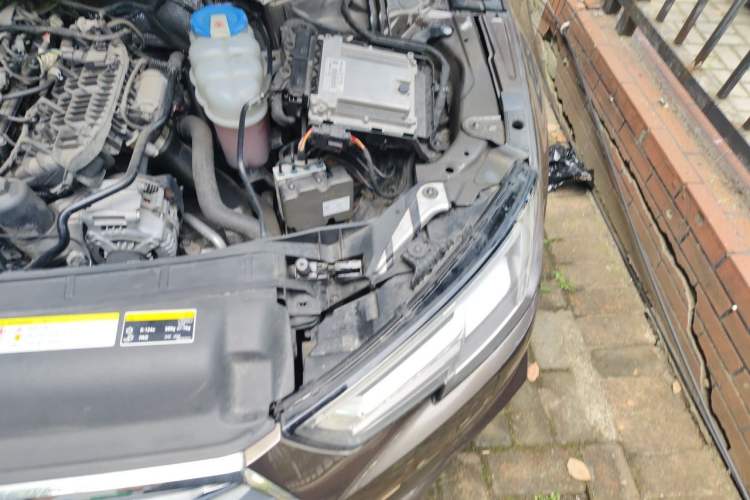 Used Audi A4L 2017 40 TFSI Sport Edition Engine Bay Left