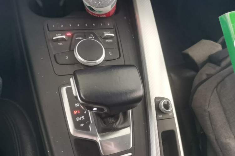 Used Audi A4L 2017 40 TFSI Fashion Model Gear Lever