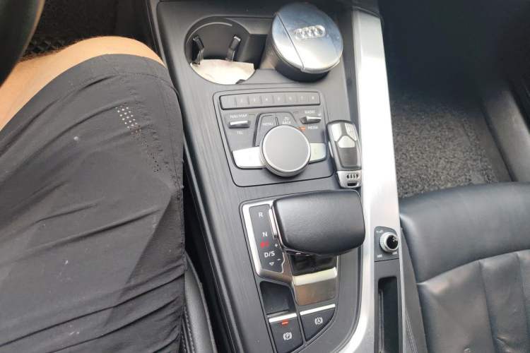 Used Audi A4L 2017 40 TFSI Sport Edition Gear Lever
