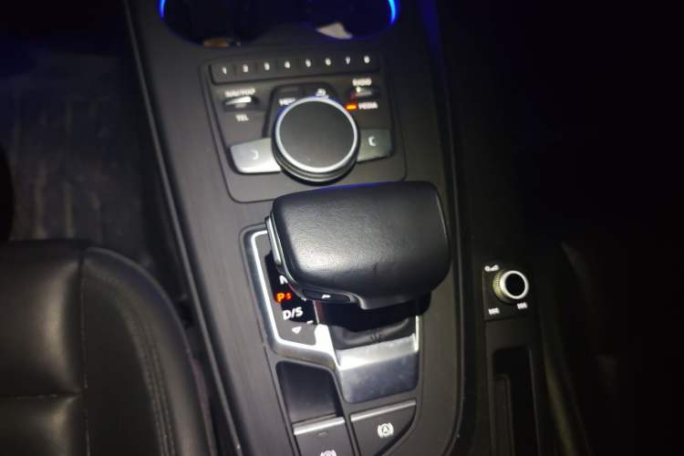 Used Audi A4L 2017 40 TFSI Fashion Model Gear Lever
