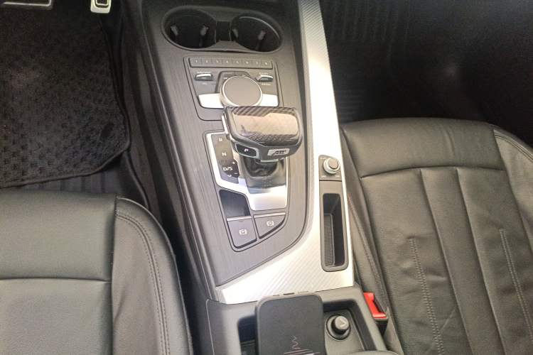 Used Audi A4L 2017 Plus 40 TFSI Fashion Model Gear Lever