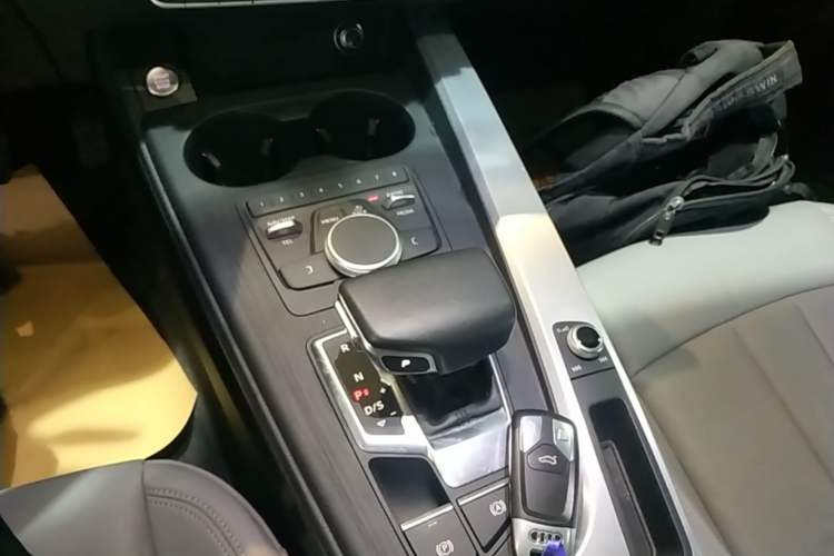 Used Audi A4L 2017 40 TFSI Style Edition Gear Lever