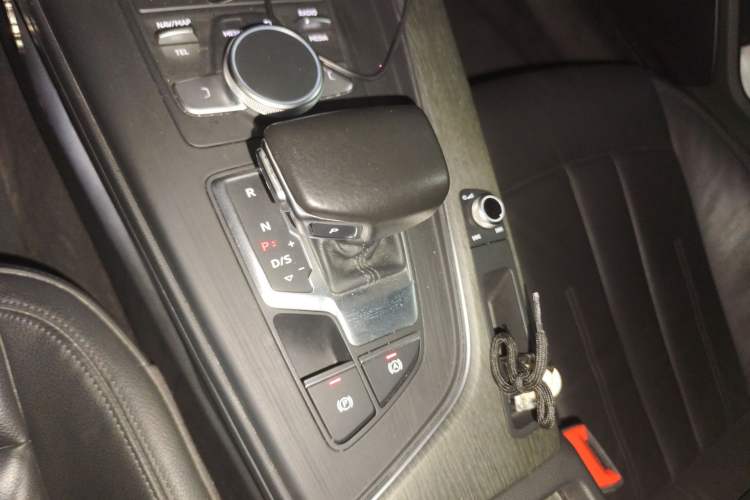 Used Audi A4L 2017 Plus 45 TFSI quattro Stylish Model Gear Lever