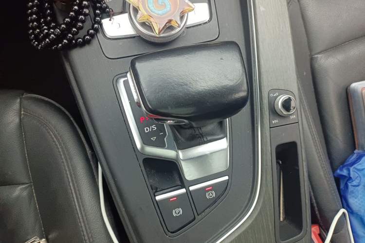 Used Audi A4L 2017 40 TFSI Style Edition Gear Lever