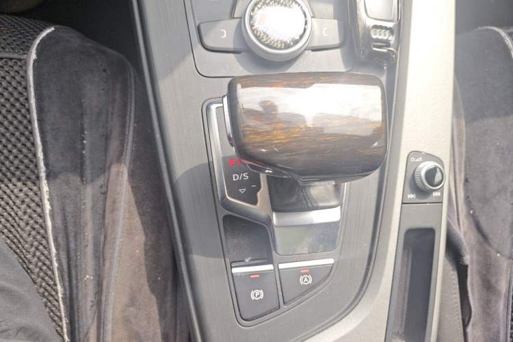 Used Audi A4L 2017 Plus 40 TFSI Ambition Model Gear Lever