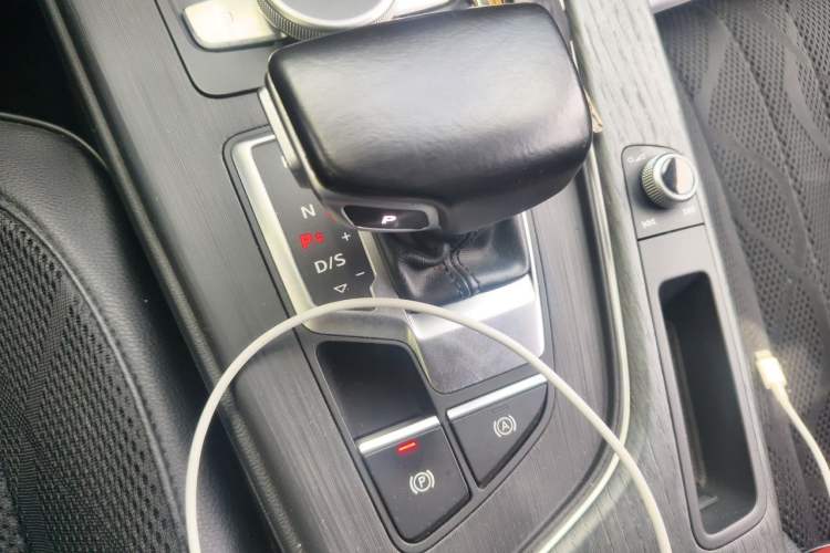 Used Audi A4L 2017 40 TFSI Style Edition Gear Lever