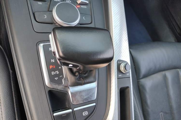 Used Audi A4L 2017 40 TFSI Fashion Model Gear Lever