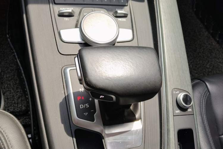 Used Audi A4L 2017 Plus 40 TFSI Style Edition Gear Lever
