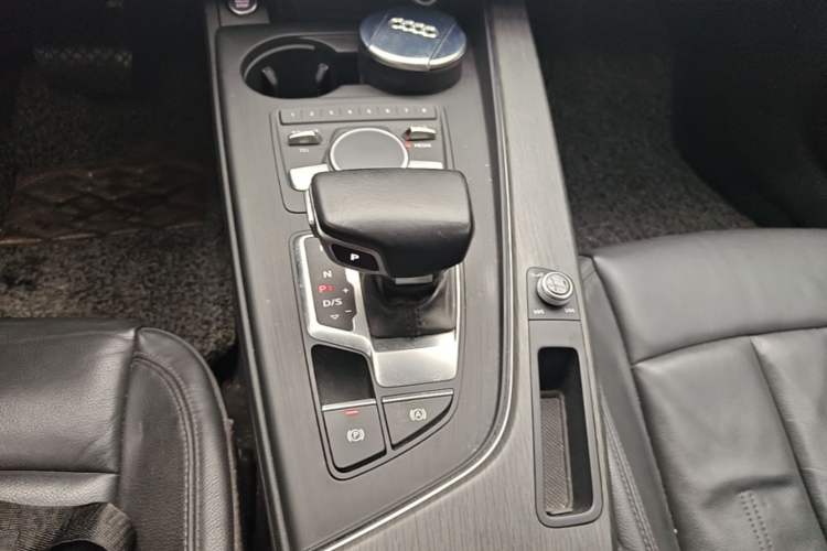 Used Audi A4L 2017 40 TFSI Style Edition Gear Lever