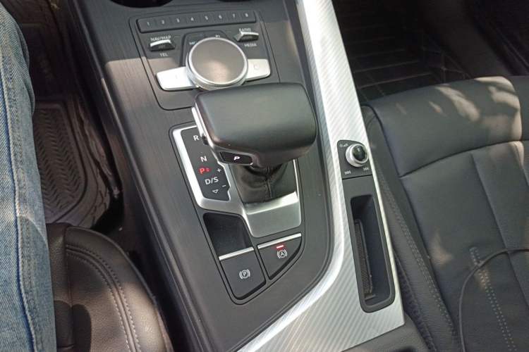Used Audi A4L 2017 40 TFSI Fashion Model Gear Lever