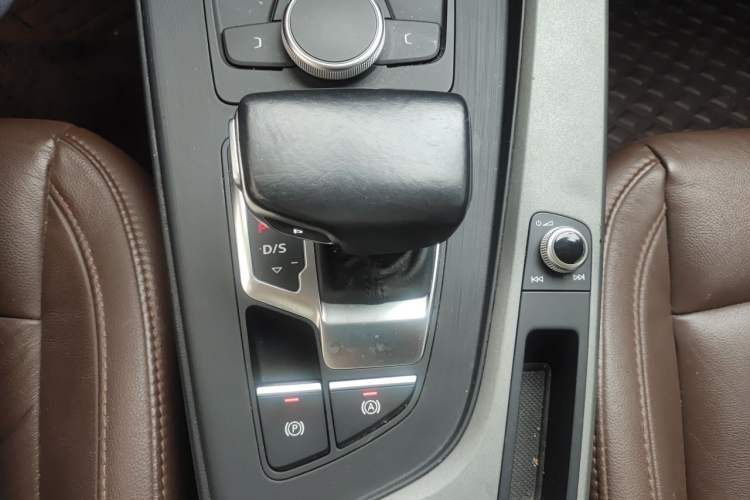 Used Audi A4L 2017 40 TFSI Ambition Edition Gear Lever