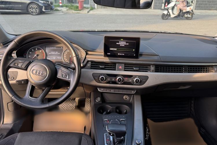 Used Audi A4L 2017 40 TFSI Ambition Edition Interior 4