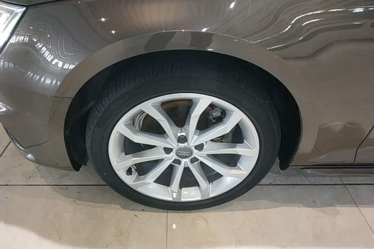 Used Audi A4L 2017 40 TFSI Style Edition Left Front Wheel Hub