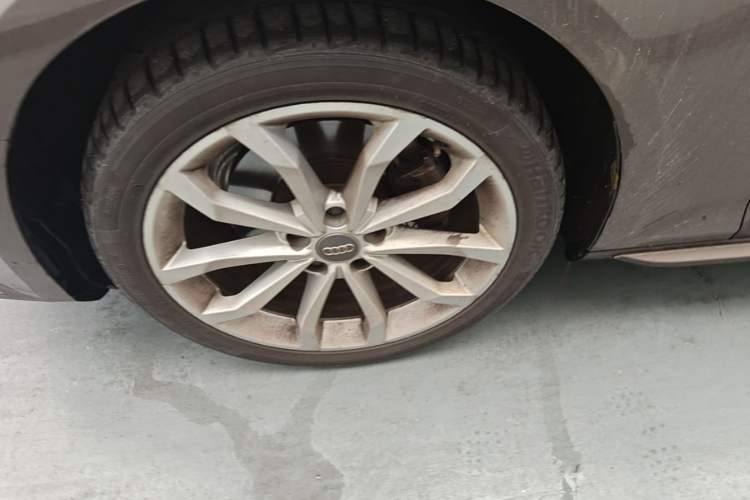 Used Audi A4L 2017 40 TFSI Style Edition Left Front Wheel Hub