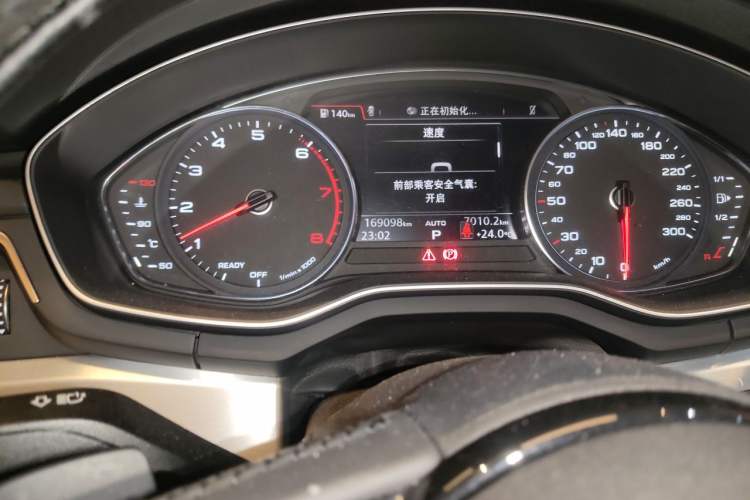 Used Audi A4L 2017 Plus 40 TFSI Fashion Model Odometer Close Up