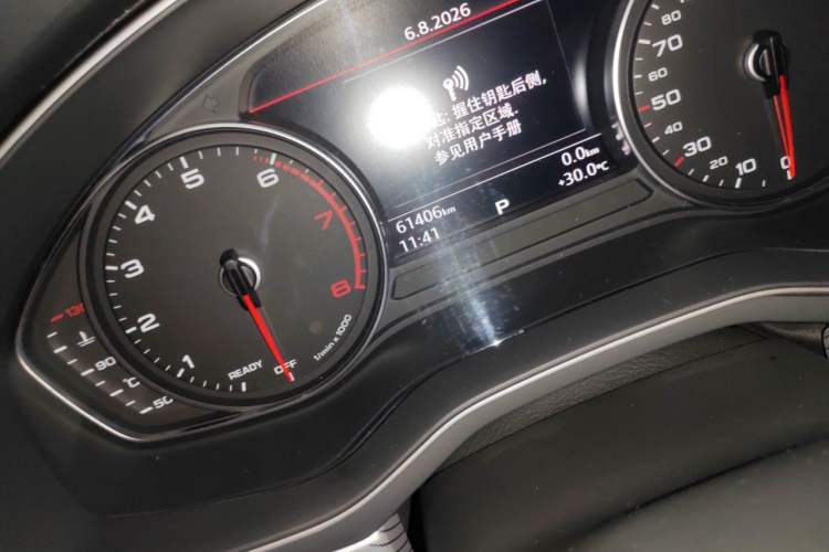 Used Audi A4L 2017 Plus 40 TFSI Fashion Model Odometer Close Up