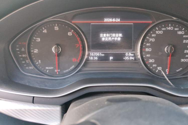 Used Audi A4L 2017 40 TFSI Fashion Model Odometer Close Up