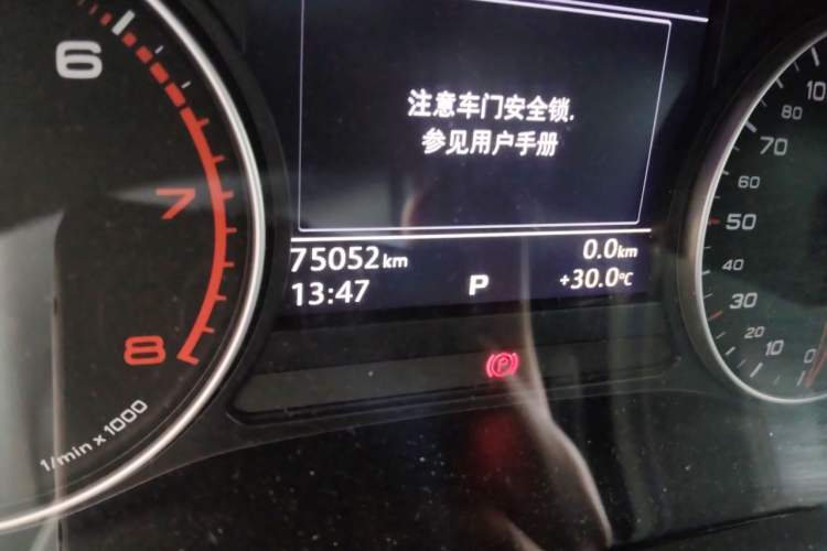 Used Audi A4L 2017 Plus 40 TFSI Ambition Model Odometer Close Up