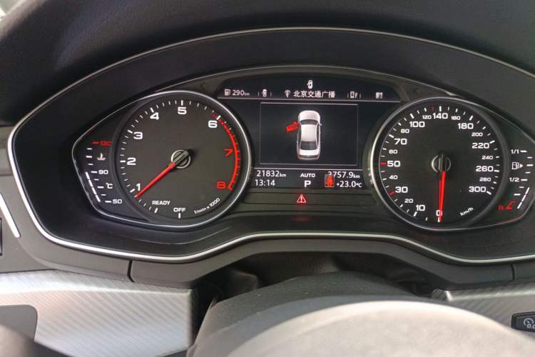 Used Audi A4L 2017 40 TFSI Fashion Model Odometer Close Up