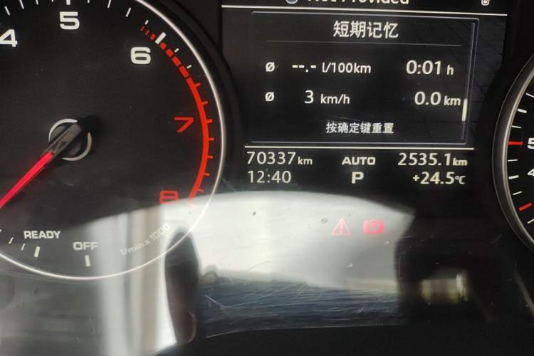 Used Audi A4L 2017 40 TFSI Ambition Edition Odometer Close Up