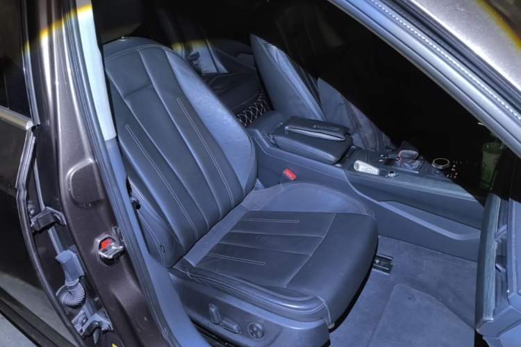 Used Audi A4L 2017 45 TFSI quattro Style Edition Right Front Seat