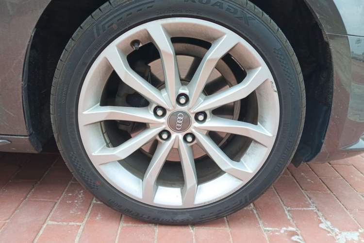 Used Audi A4L 2017 40 TFSI Style Edition Right Front Wheel Hub