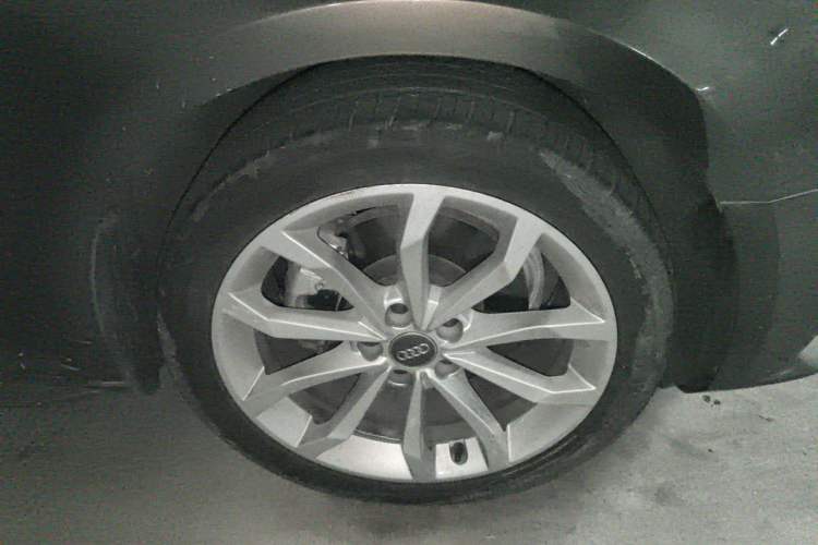 Used Audi A4L 2017 40 TFSI Style Edition Right Front Wheel Hub